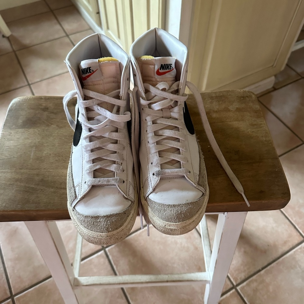 Size 8 Nike shoes!
